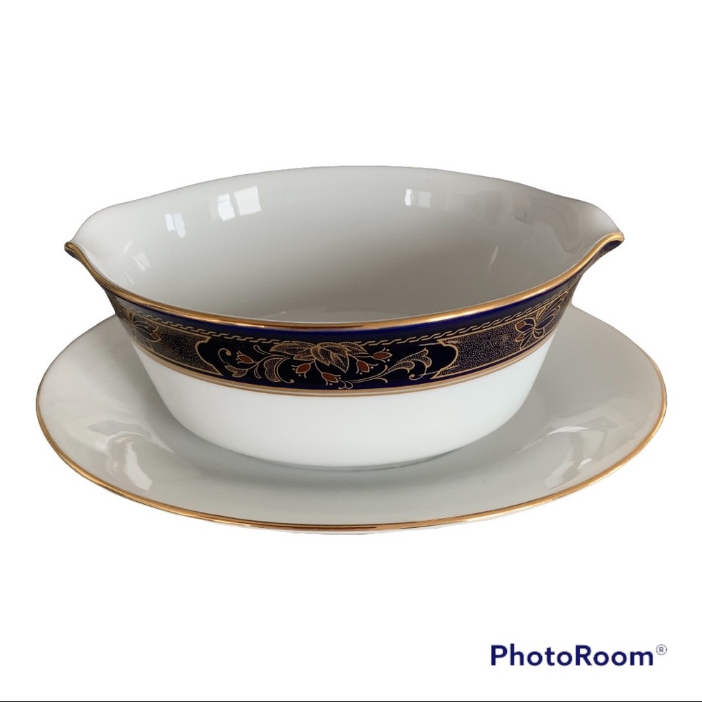 Legacy by Noritake porcelain Gravy Boat with attached underplate
